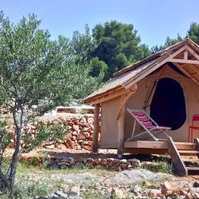 Glamping hut